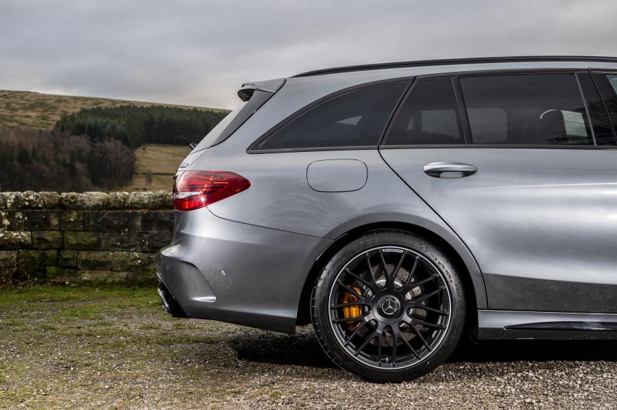 Детали экстерьера Mercedes-AMG C63 S Estate (S205) 2018 года  (UK) (фото 20 из 36)